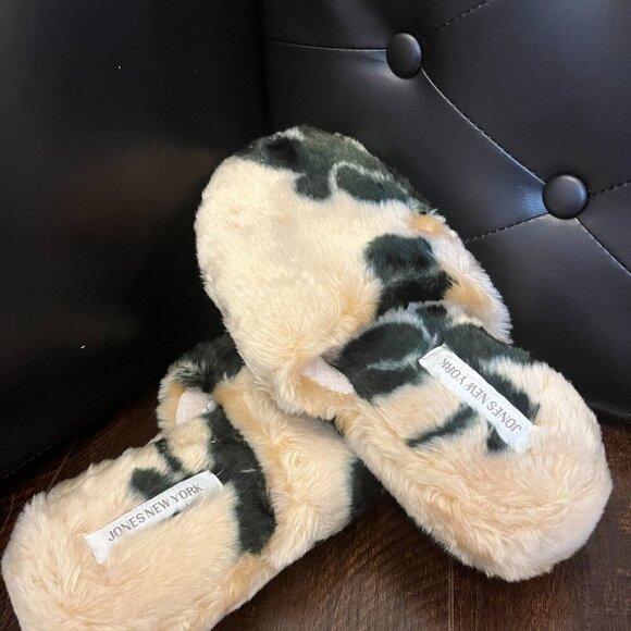 Jones New York Women’s Fuzzy Leopard Print Slippers Medium 7-8 with Bag - Picture 2 of 3